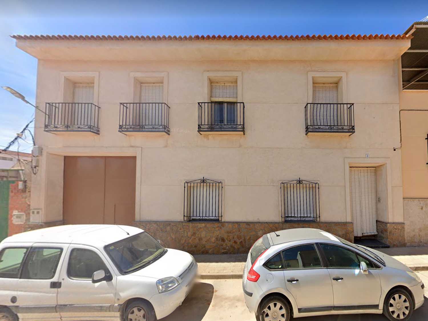 Undivided half (50%) of the plot with House in Calle García Lorca de Campo de Criptana (Ciudad Real). FR 34557 RP Alcazar de San Juan No. 2.