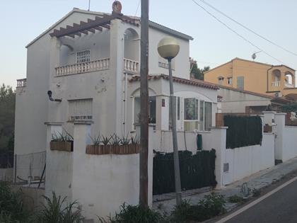 Vivienda unifamiliar adosada en C/ Avellaners, de La Pobla de Montornés (Tarragona). FR 3223 RP Torredembarra