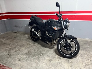 Motocicleta Suzuki GSR 600. Matrícula 2455 GXZ